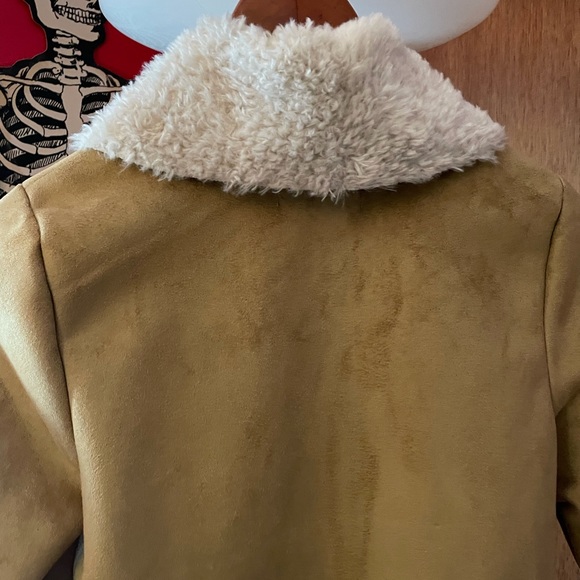 Stylish Tan Shearling and Suede Jacket - Picture 6 of 10